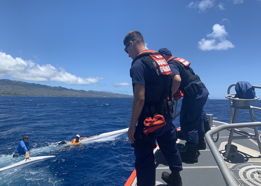 Coast Guard, Hawaii County first responders rescue 6 aboard foundering canoe off Oahu