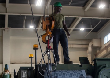 I can fix that | Marines with MTM Co. conduct corrective maintenance on a retrieval system