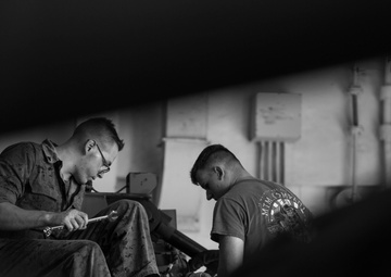 I can fix that | Marines with MTM Co. conduct corrective maintenance on a retrieval system