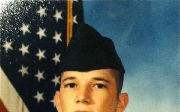 Hawaii Army Reserve Soldier honored at Cowboys-Rams game