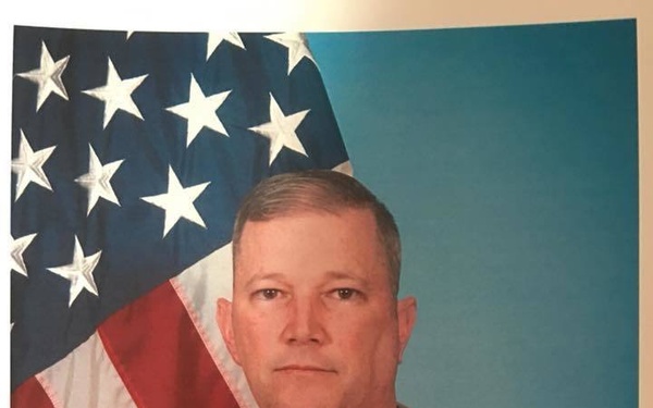 Hawaii Army Reserve Soldier honored at Cowboys-Rams game