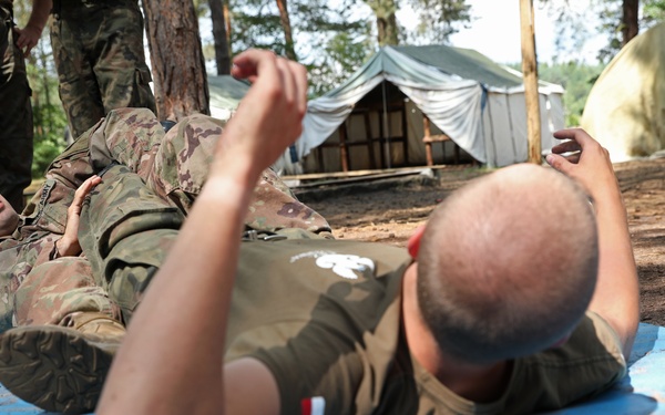 U.S. Soldiers train Poland's future defenders