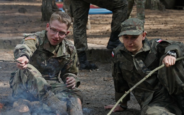U.S. Soldiers train Poland's future defenders
