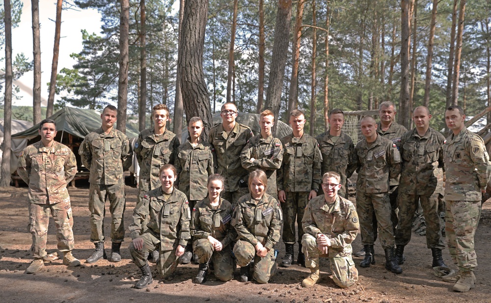 U.S. Soldiers train Poland's future defenders