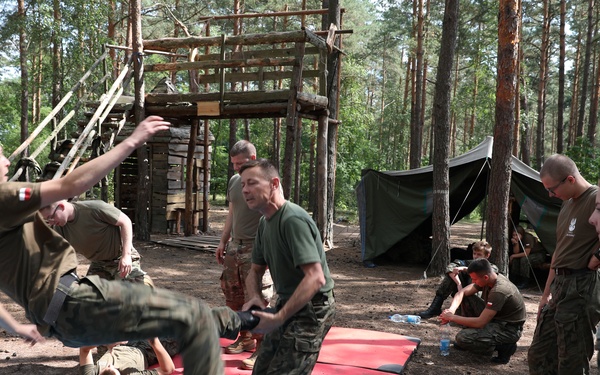 U.S. Soldiers train Poland's future defenders