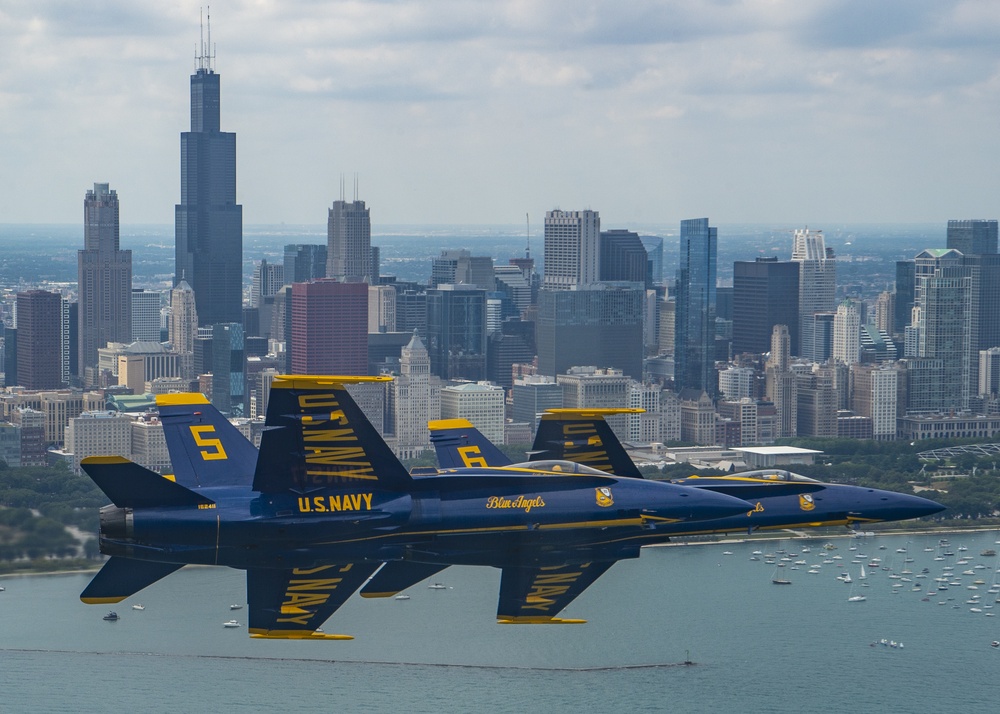 DVIDS Images Blue Angels perform at 2019 Chicago Air and Water Show