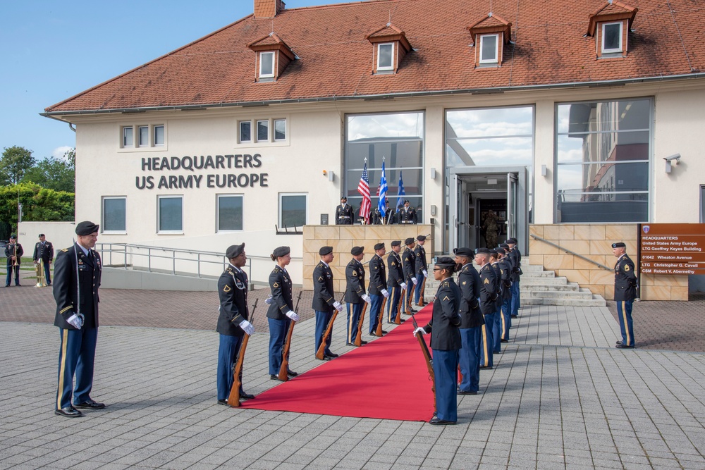 Chief of Hellenic Army LTG Georgios Kampas visits U.S. Army Europe headquarters.