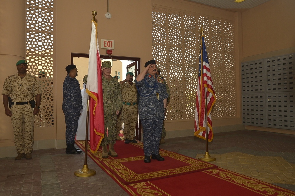 Bahrain King Visits Naval Forces Central Command