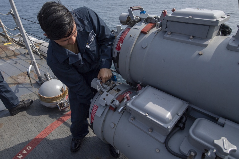 USS MOMSEN Conducts Torpedo Maintenance