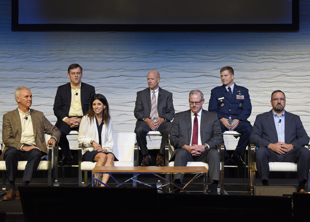 Intelligence community chief information officers discuss diverse topics at DoDIIS Worldwide Conference