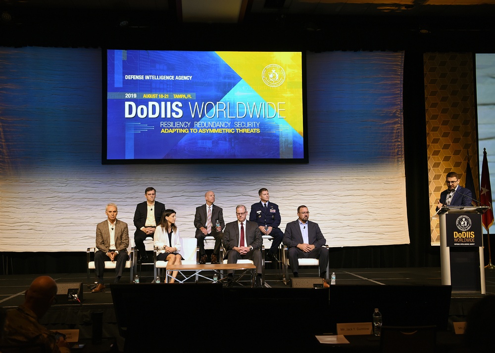 Intelligence community chief information officers discuss diverse topics at DoDIIS Worldwide Conference