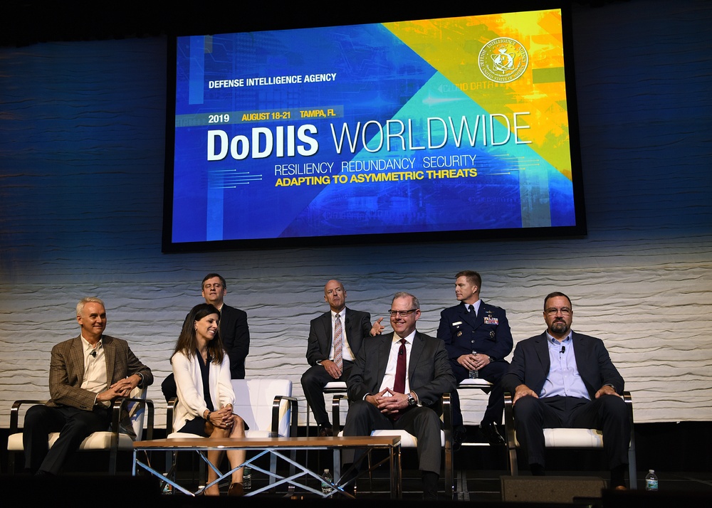 Intelligence community chief information officers discuss diverse topics at DoDIIS Worldwide Conference