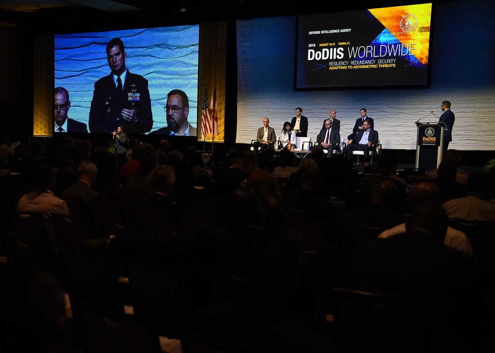 Intelligence community chief information officers discuss diverse topics at DoDIIS Worldwide Conference