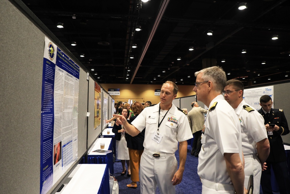 Navy Medicine West Scientists Discuss Their Research Findings with Regional Commander