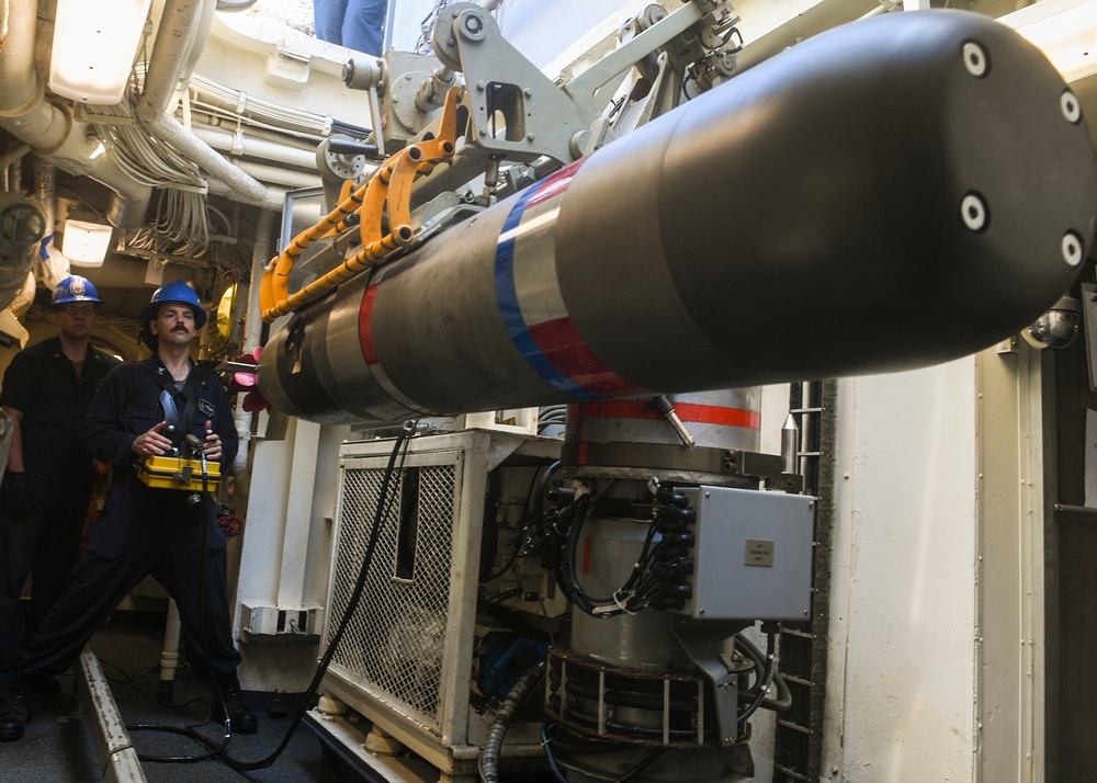 USS Antietam (CG 54) Torpedo exercise