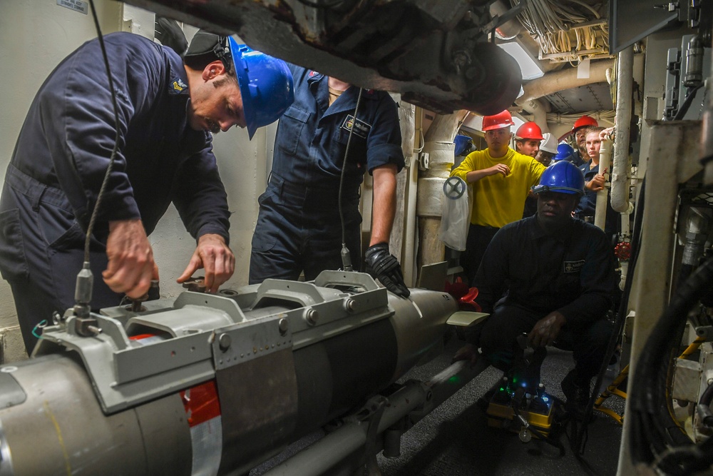 USS Antietam (CG 54) Torpedo exercise