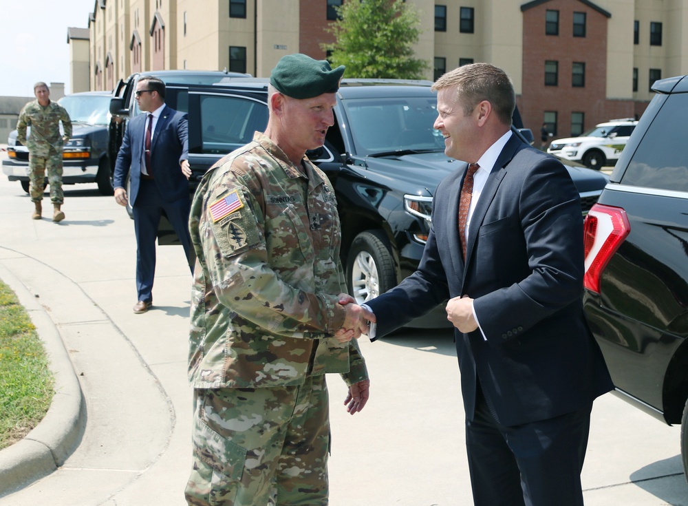 Army Secretary Visits Special Operations Leaders