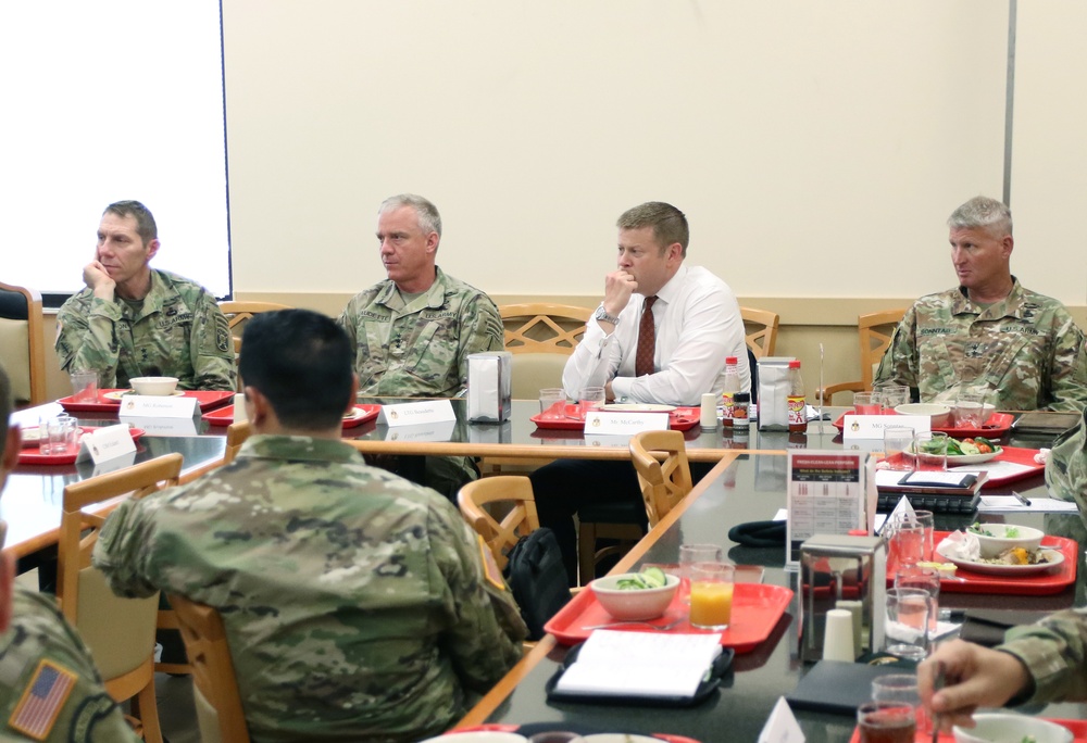 Army Secretary Visits Special Operations Leaders