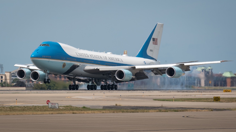 President Trump arrives at Kentucky Air Guard