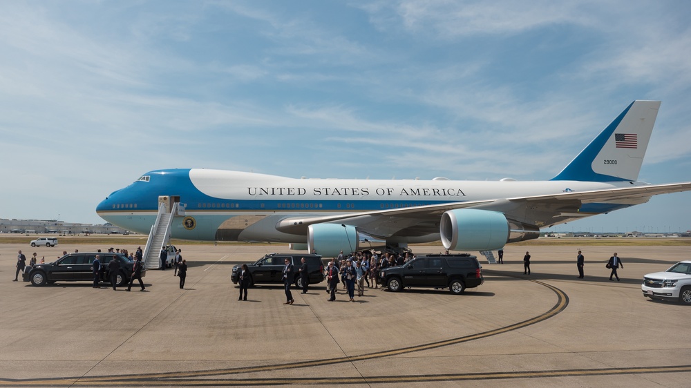 President Trump arrives at Kentucky Air Guard