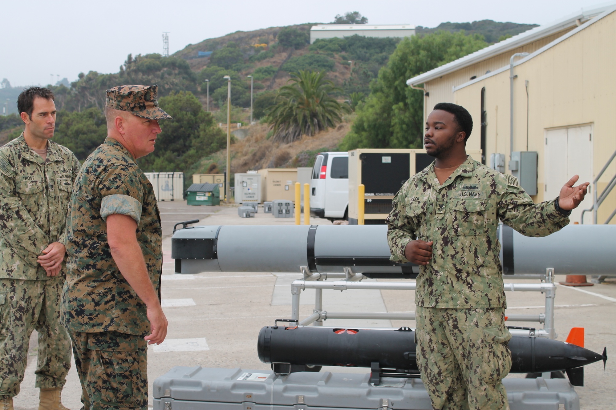 チャレンジ　米海軍EOD 常に順応を － すべてのシナリオで訓練するEOD > Marine Corps Air