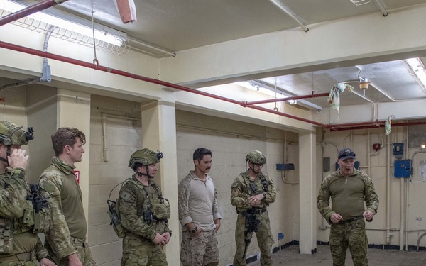 EODMU-5, Australian Clearance Diving Team One conduct knowledge exchange during HYDRACRAB