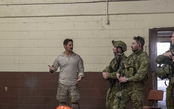 EODMU-5, Australian Clearance Diving Team One conduct knowledge exchange during HYDRACRAB