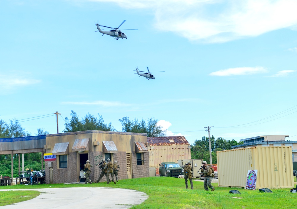 III MEF Force Reconnaissance Company conduct limited scale raid at EODMU-5 Compound during HYRDACRAB 2019