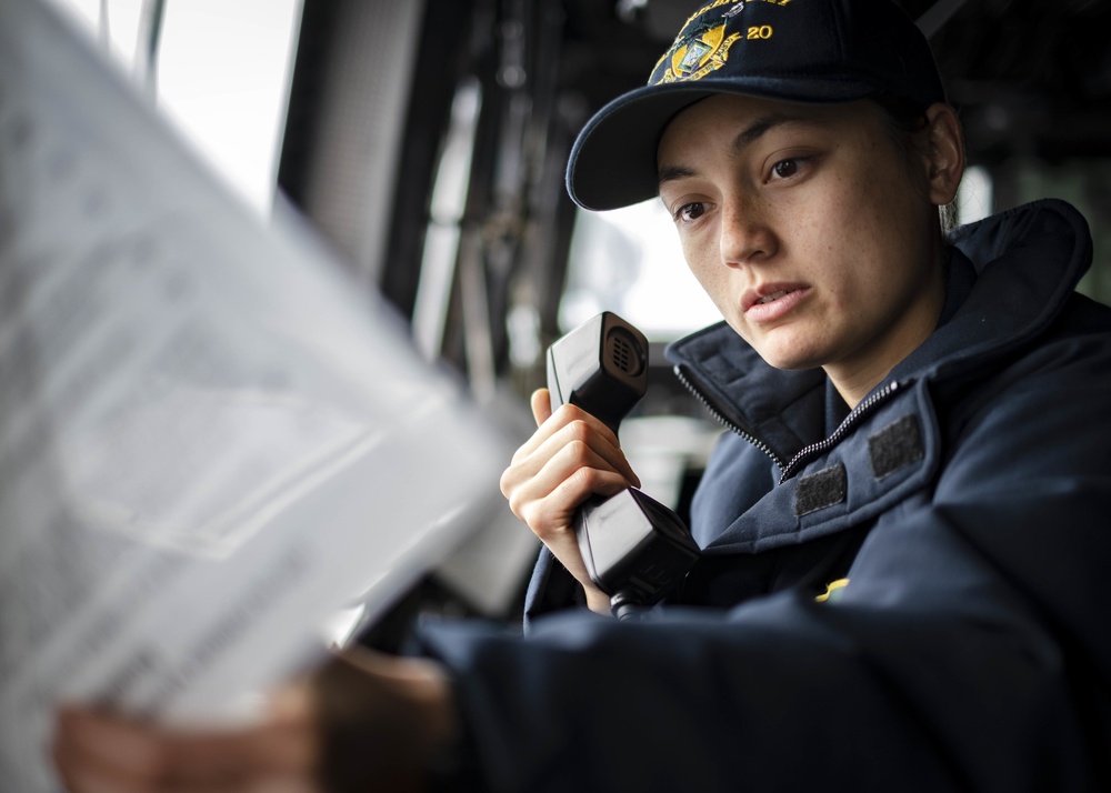 Bridge Team aboard USS Green Bay