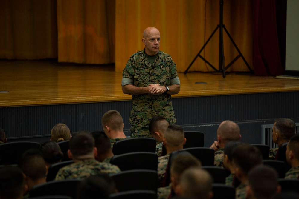 Commandant, Sergeant Major Of the Marine Corps visit MCIPAC and III MEF Marines