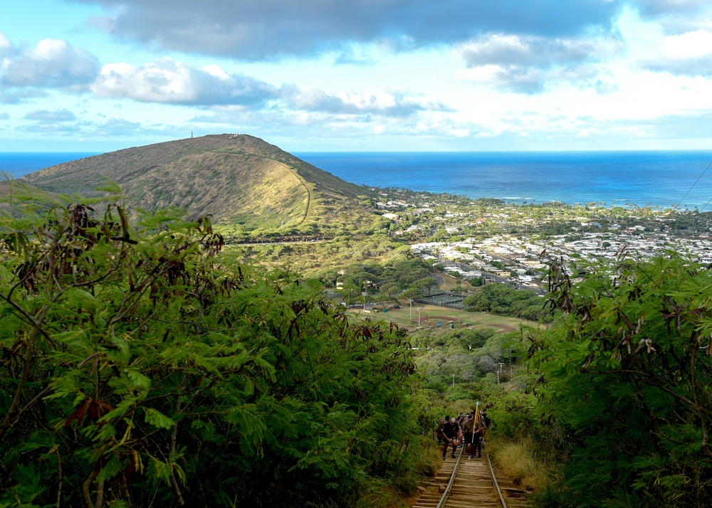 DVIDS - Images - Future Chief Petty Officers Climb Koko Head [Image 3 of 5]