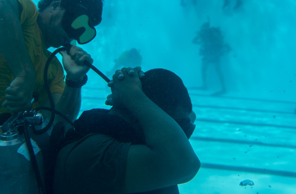 Combat Dive Course Perform Confidence Checks