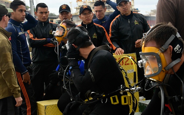 Navy Divers, partners conduct familiarization dive during UNITAS LX