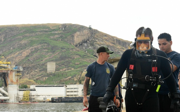 Navy Divers, partners conduct familiarization dive during UNITAS LX