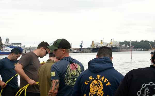 Navy Divers, partners conduct familiarization dive during UNITAS LX