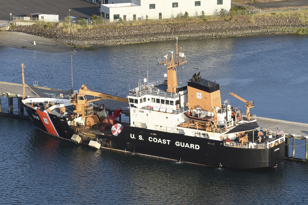 USCGC Aspen crew maintains navigation aids in the Pacific Northwest