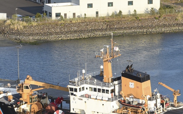 USCGC Aspen crew maintains navigation aids in the Pacific Northwest