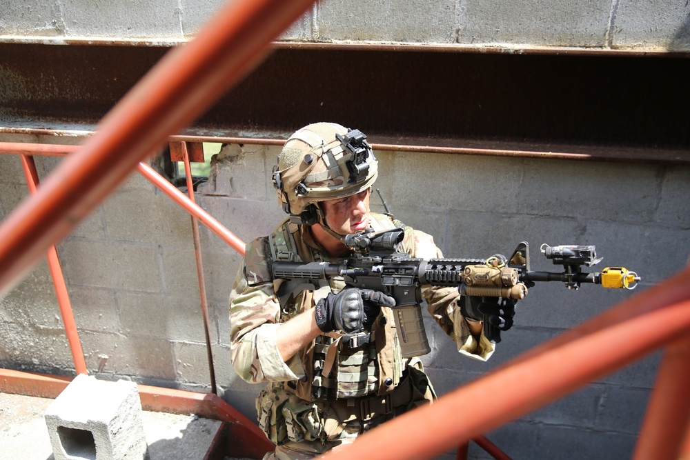 Marine Corps Warfighting Lab exeperiments with urban combat concepts