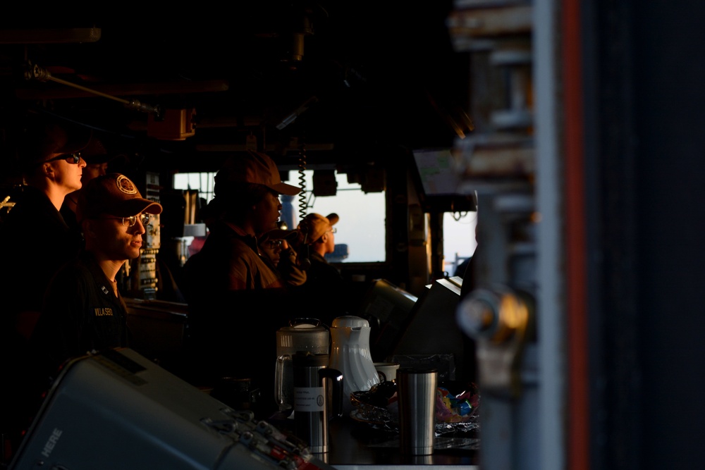 USS Comstock (LSD 45) Conducts Replenishment at Sea