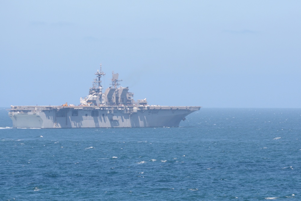 Dvids - Images - Uss Comstock (lsd 45) Conducts Replenishment At Sea 