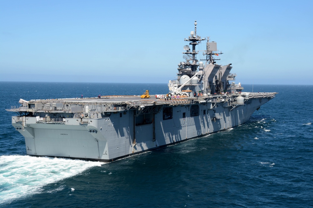 USS Comstock (LSD 45) Conducts Replenishment at Sea