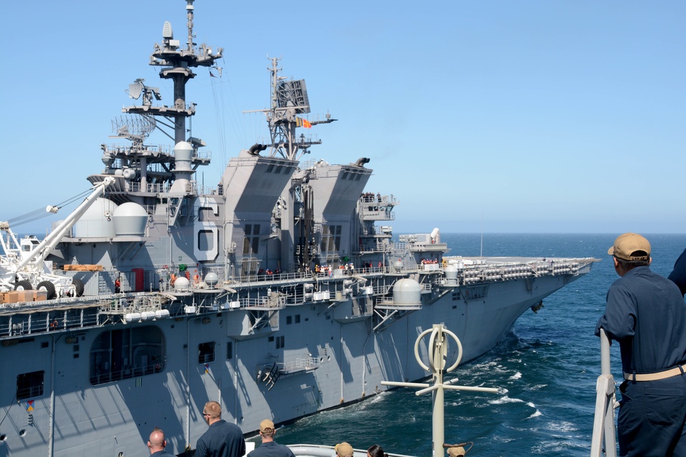 DVIDS - Images - USS Comstock (LSD 45) Conducts Replenishment at Sea ...