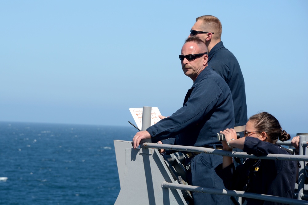 USS Comstock (LSD 45) Conducts Replenishment at Sea