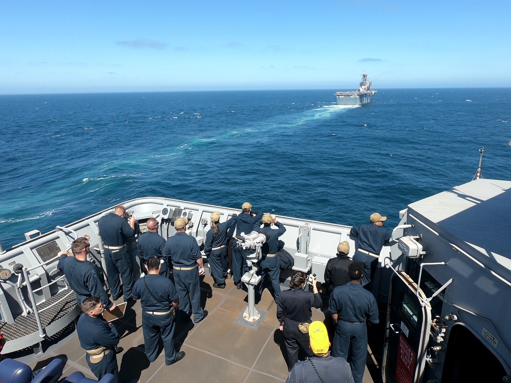 USS Comstock (LSD 45) Conducts Replenishment at Sea