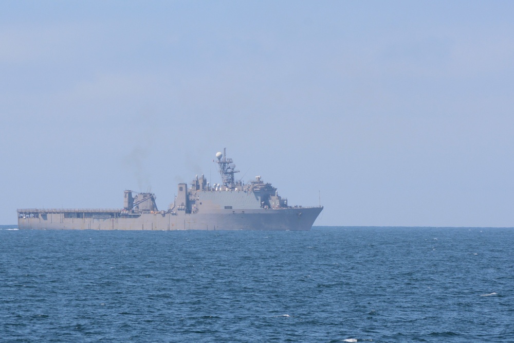 USS Comstock (LSD 45) Conducts LCU Operations