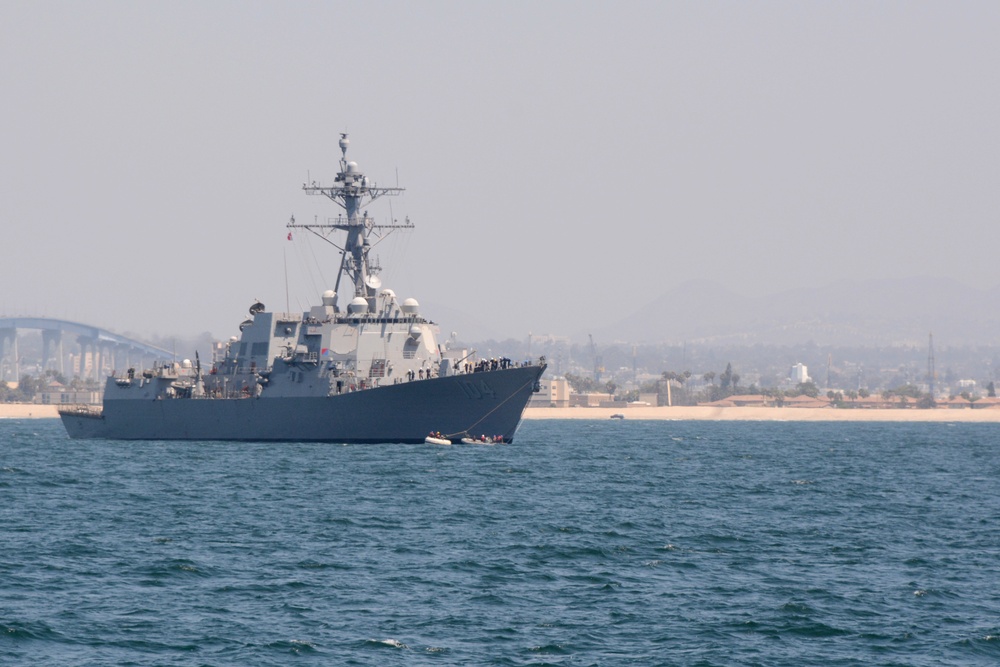 USS Comstock (LSD 45) Conducts LCU Operations