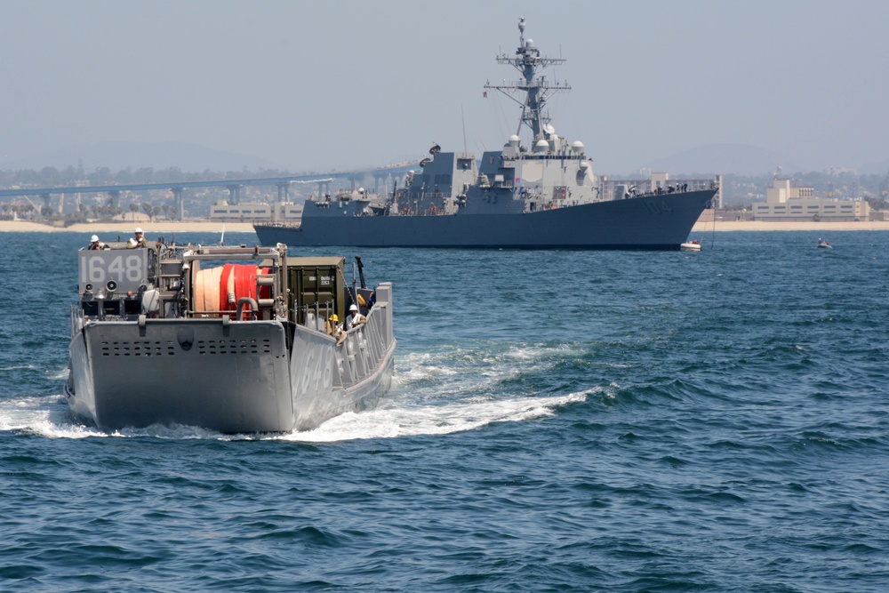 USS Comstock (LSD 45) Conducts LCU Operations