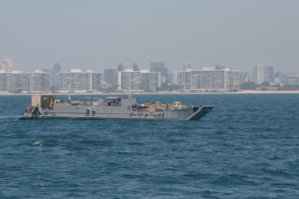 USS Comstock (LSD 45) Conducts LCU Operations