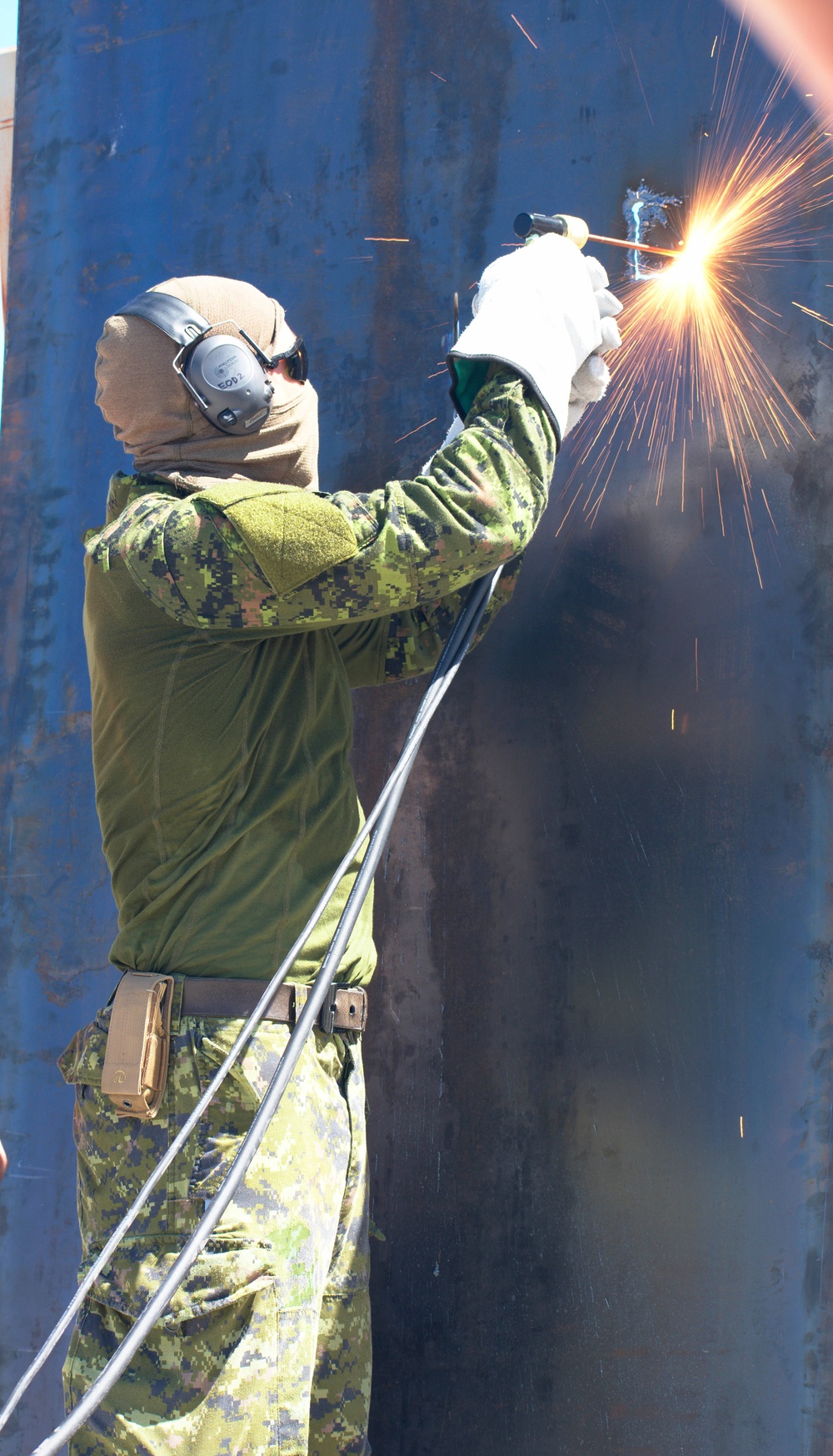 U.S., Allied Forces conduct explosive-breaching knowledge exchange during HYDRACRAB 2019