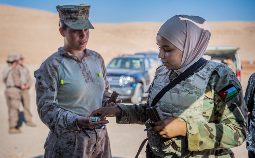 11TH MEU FET Conducts Live-Fire Exercise With Jordanian Armed Forces Quick Reaction Force Female Engagement Team